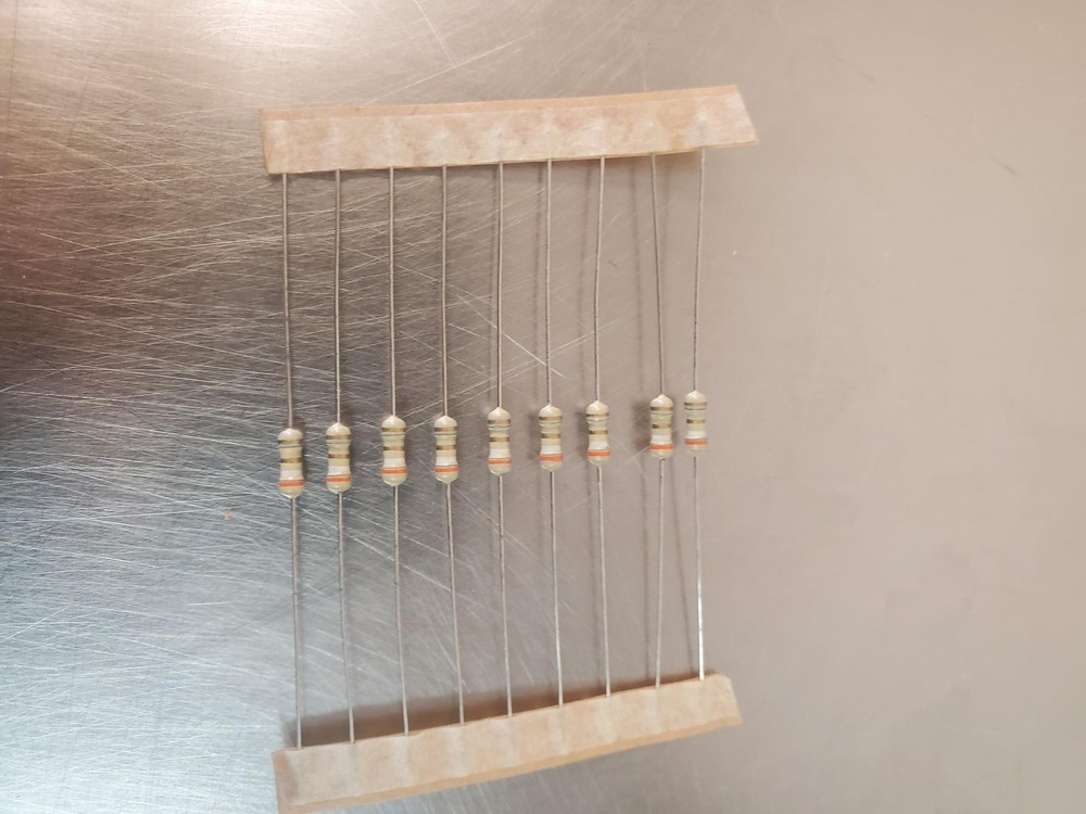 Set of 100 Pieces 8.2K (8K2) Ohm 1/4W (0.25W) 5% Carbon Film Resistor