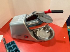 Shaved Ice Machine 300W Electric Crusher 4 Blades Ice Crusher Shaver 2200 NEW