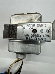Honeywell AT72D 1089 110/120V 60Hz 24V AC Junction Box Mount Transformer Control