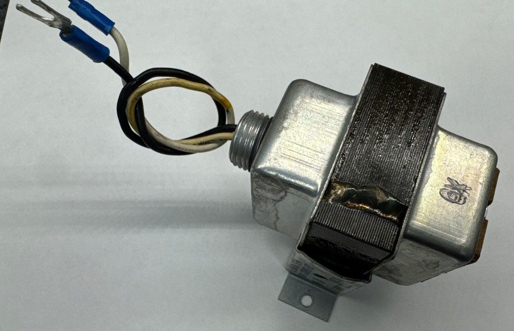 Honeywell AT72D 1089 110/120V 60Hz 24V AC Junction Box Mount Transformer Control