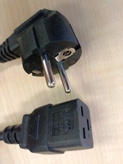 Europe Schuko CEE 7-7 Plug 16A 250V to IEC 60320 C19 Power Cord for Servers