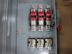 NEW Eaton DG325FGK 400A 240V Fusible Safety Switch Disconnect 400 Amp 240 VAC