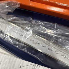 Mitutoyo Vernier Caliper 532-103 NM28 Stainless Steel 0-280mm .02 Grad Japan New