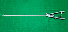Laparoscopic V-Shape Titanium Needle Holder Toothed Jaw 5mmx330mm Reusable