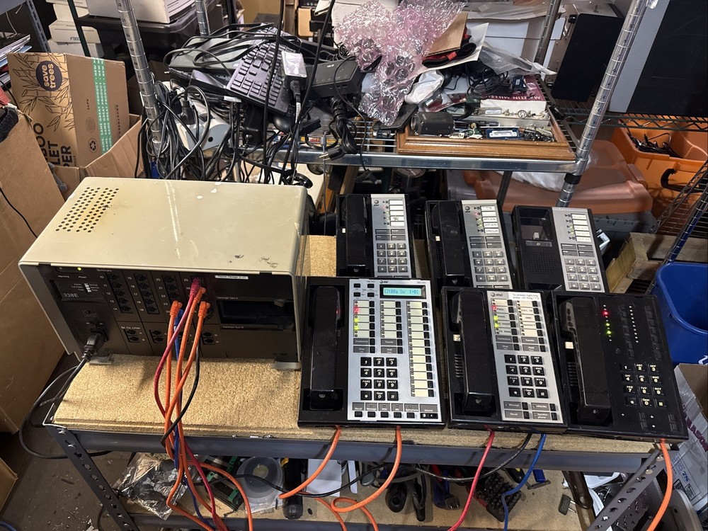 AT&T Lucent Avaya Merlin 820 Control Unit w/ 6 Phones 2 x BIS10 3 x BIS5 BIS22