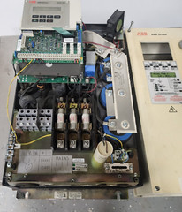 ABB VFD ACS501-040-4-00P2 50HP 0-500HZ 65A [Z1S4]