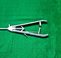 Laparoscopic V-Shape Titanium Needle Holder Toothed Jaw 5mmx330mm Reusable