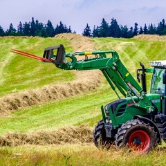 VEVOR 49″ Hay Spear Bale Spears Skid Steer Loader Tractor Attachment 3000lbs