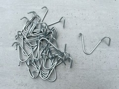 Sandbaggy T-Posts Wire Clips | Galvanized Rust Resistant Steel Fence Clips