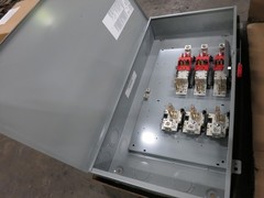 NEW Eaton DG325FGK 400A 240V Fusible Safety Switch Disconnect 400 Amp 240 VAC