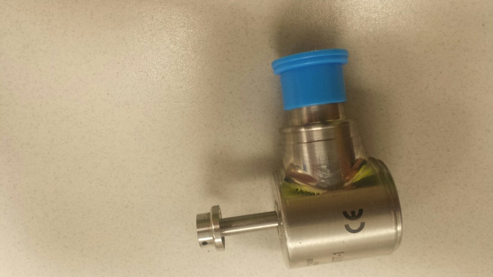 ACCELEROMETER SKF. Model cmss 797t-1. 10mV/k. 1/4-28 shcs mounting bolt