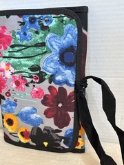 Thirty-One BOLD BLOOM Fold and Go Trifold Organizer With Pockets and Notepad